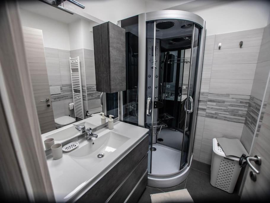 コッレーニョModern Loft Center Of Turin + Jacuzzi 30M Metroアパートメント エクステリア 写真